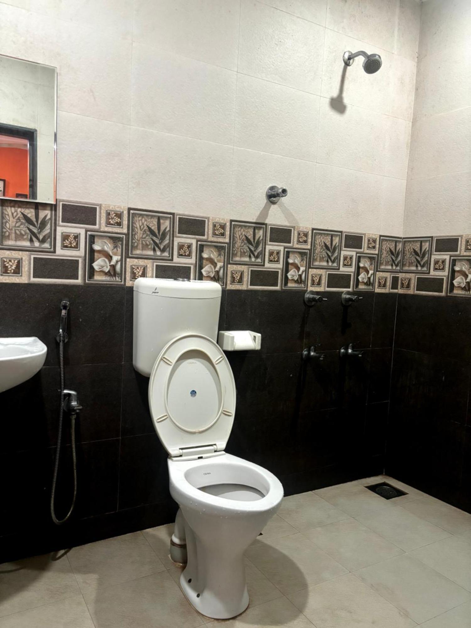 Hotel Harmony By Heaven Calangute Buitenkant foto